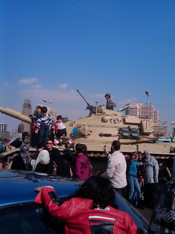 在风暴停息第二天去TAHRIR广场凑热闹